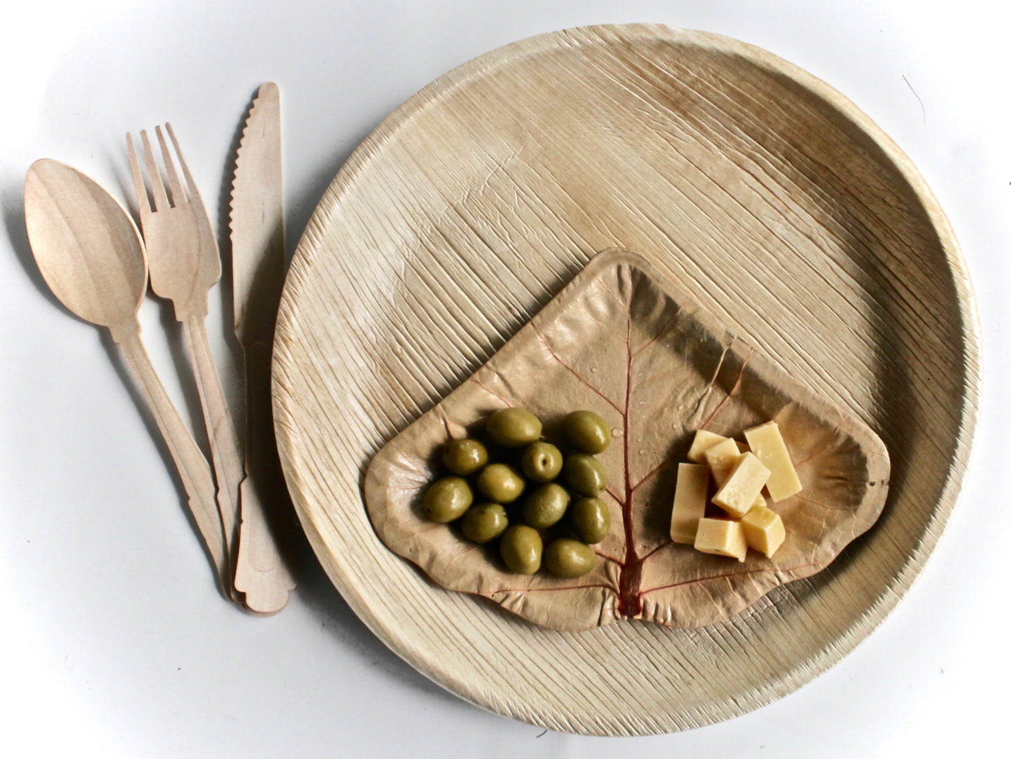 Mixed Material Dessert Bundle - 20 Round Plates (10") + 20 Sea Grape Plates (7") + 60 Wooden Utensils - 100pc - Biodegradable