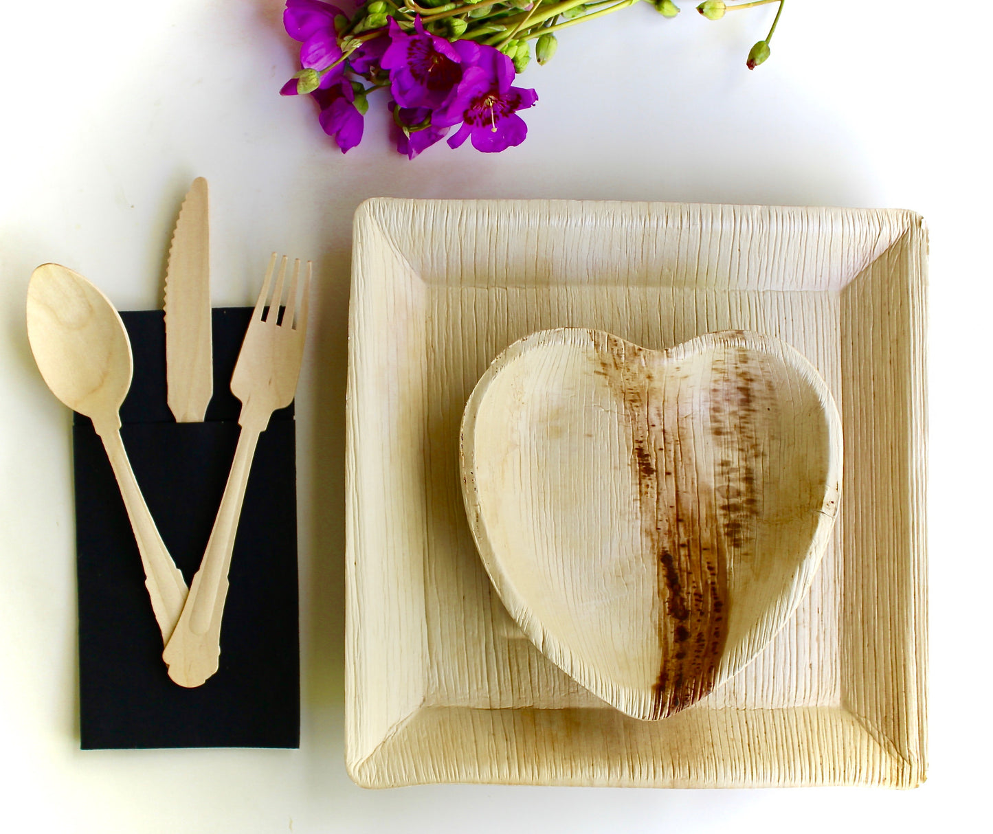 palm leaf plates 10 pice 10" Square deep   - 10 pic 6" Heart   and   30  pic cutler - 50 pic napkin   disposable and biodegrable - compostable