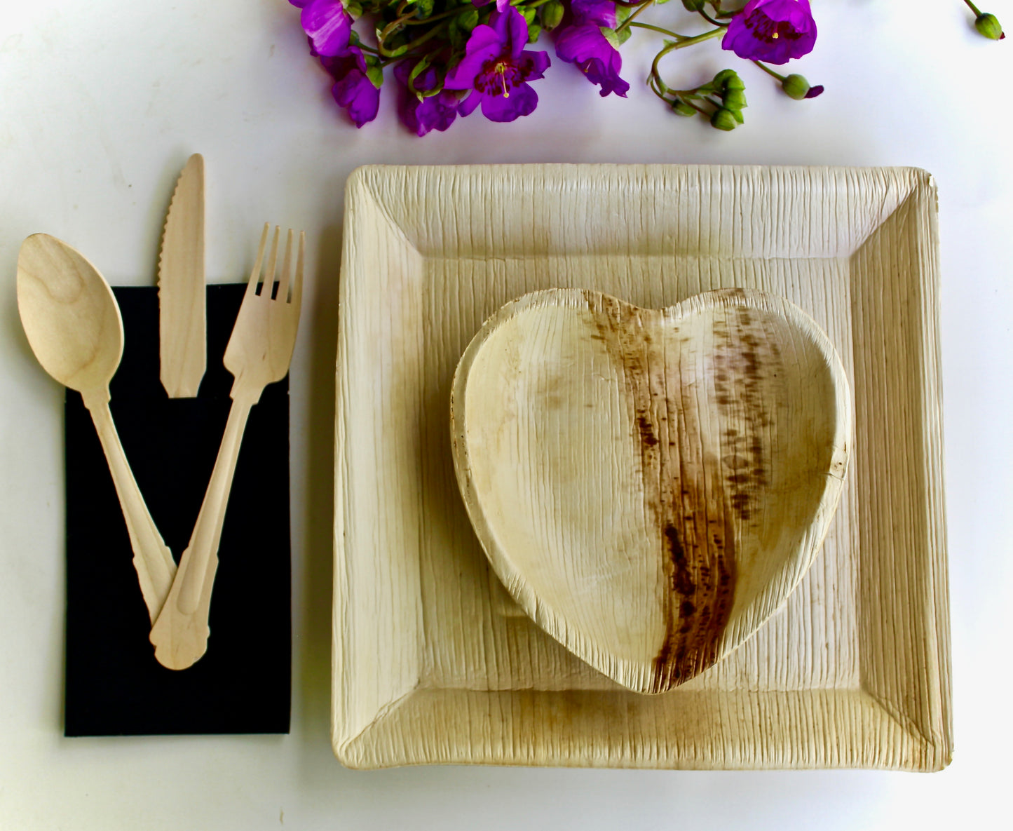 palm leaf plates 10 pice 10" Square deep   - 10 pic 6" Heart   and   30  pic cutler - 50 pic napkin   disposable and biodegrable - compostable